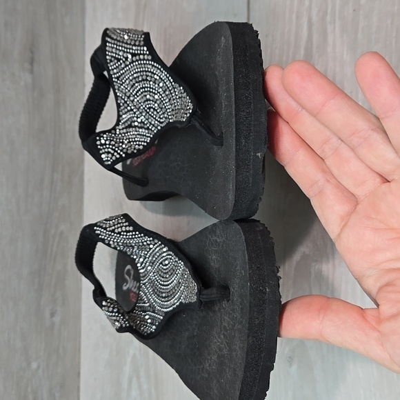 Skechers Womens Yoga Foam Thong Rhinestone T strap Sandals Flats shoes sz 9 - Picture 4 of 9